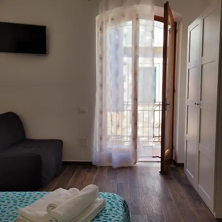 Casa Paolo E Francesca Monolocali * Scilla